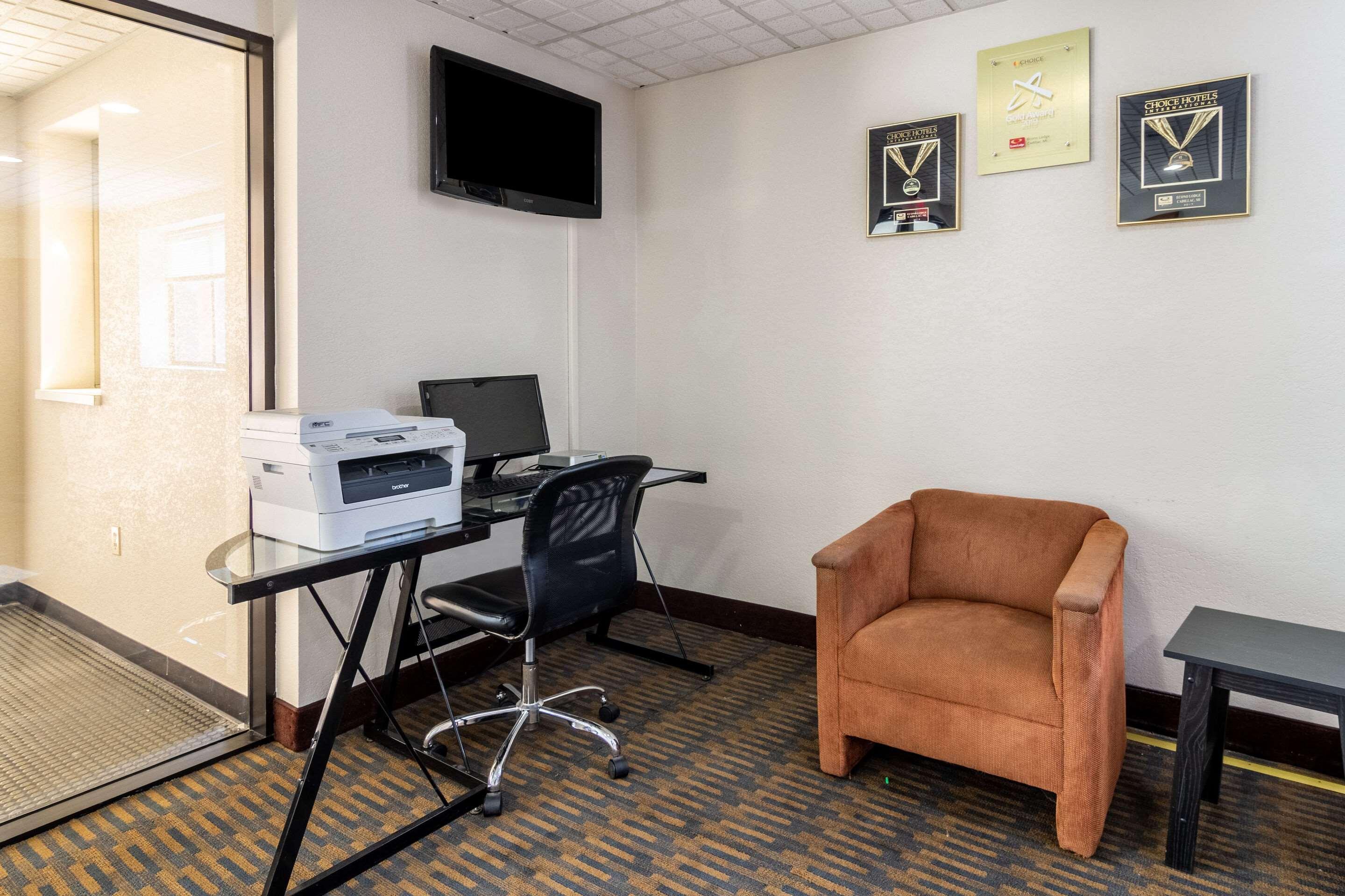 Econo Lodge Cadillac By Choice Εξωτερικό φωτογραφία