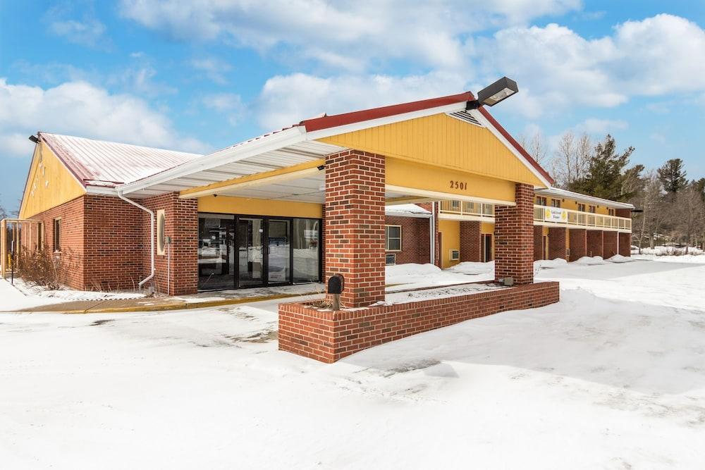 Econo Lodge Cadillac By Choice Εξωτερικό φωτογραφία
